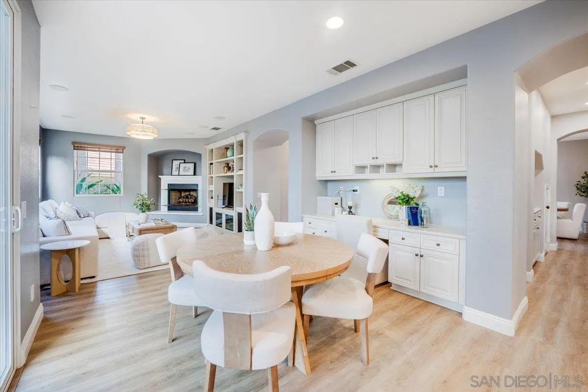 3272 Avenida La Cima