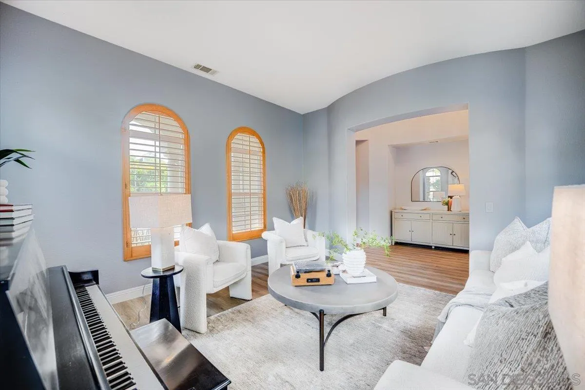 3272 Avenida La Cima