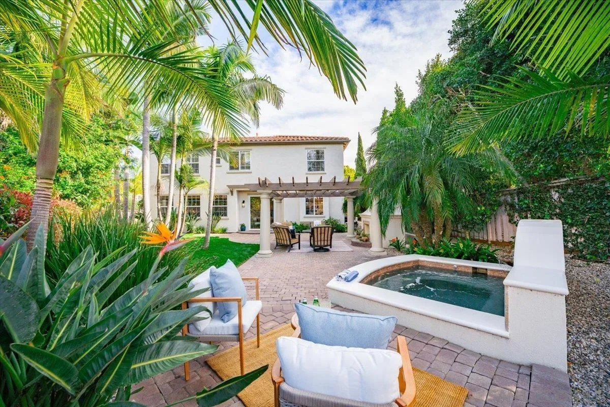 3272 Avenida La Cima