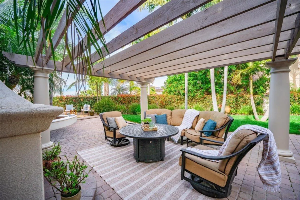 3272 Avenida La Cima