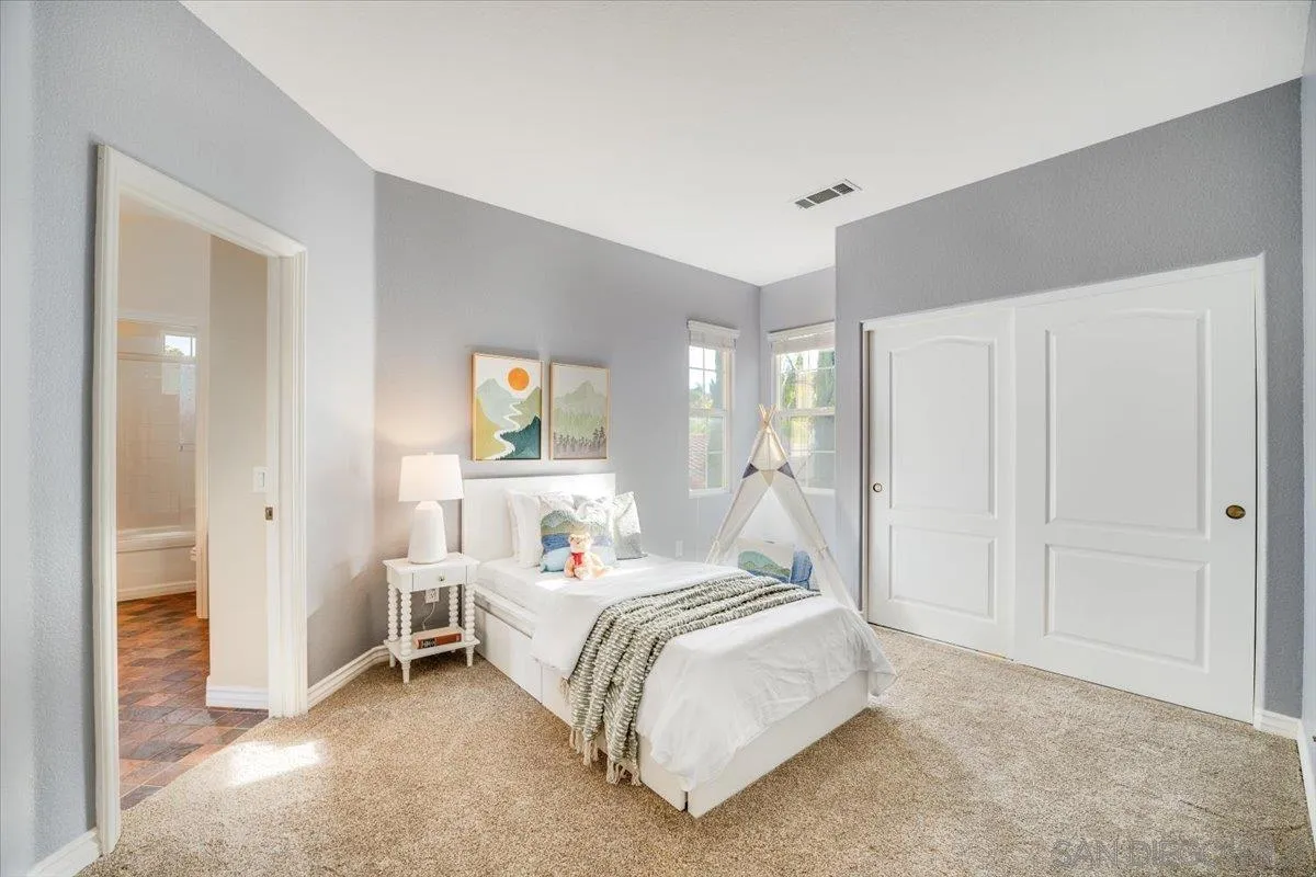 3272 Avenida La Cima