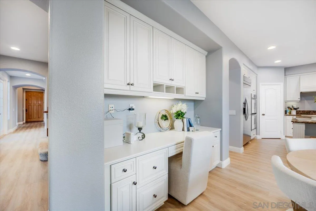 3272 Avenida La Cima