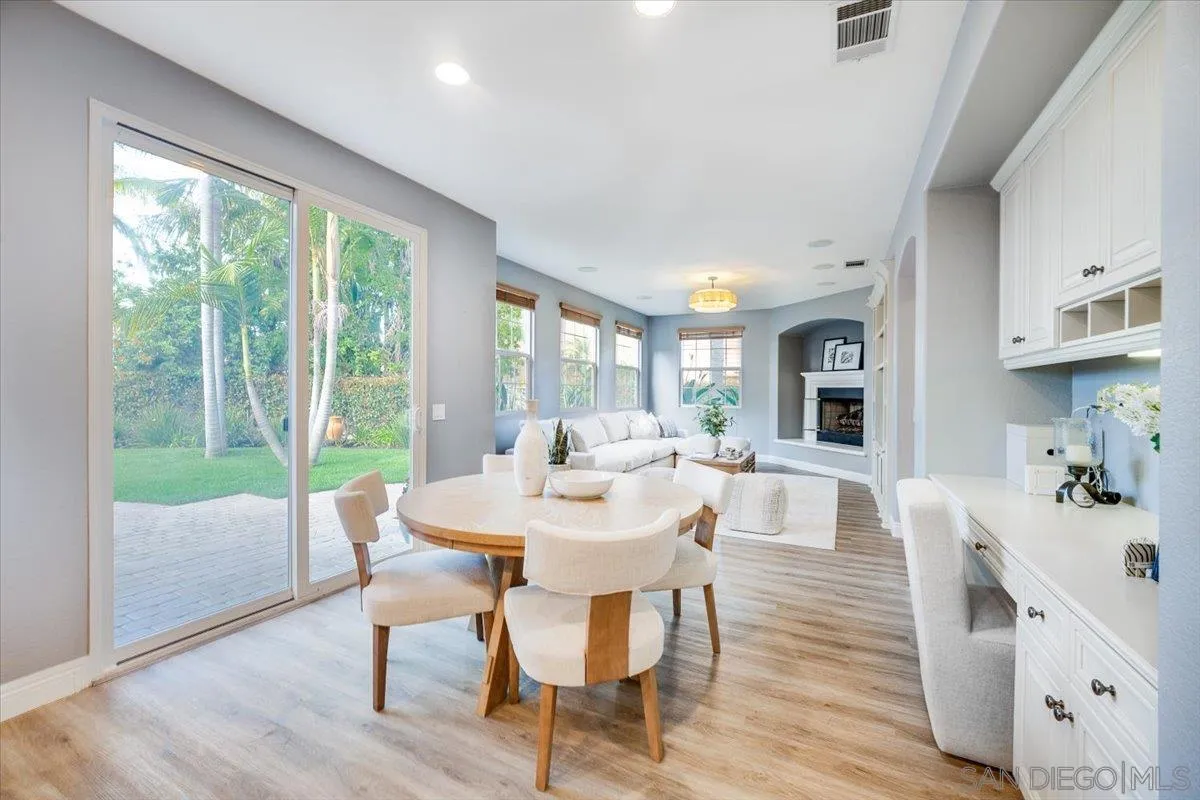 3272 Avenida La Cima