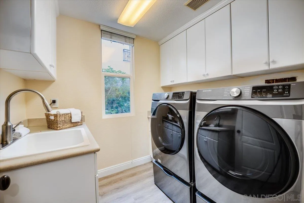 3272 Avenida La Cima