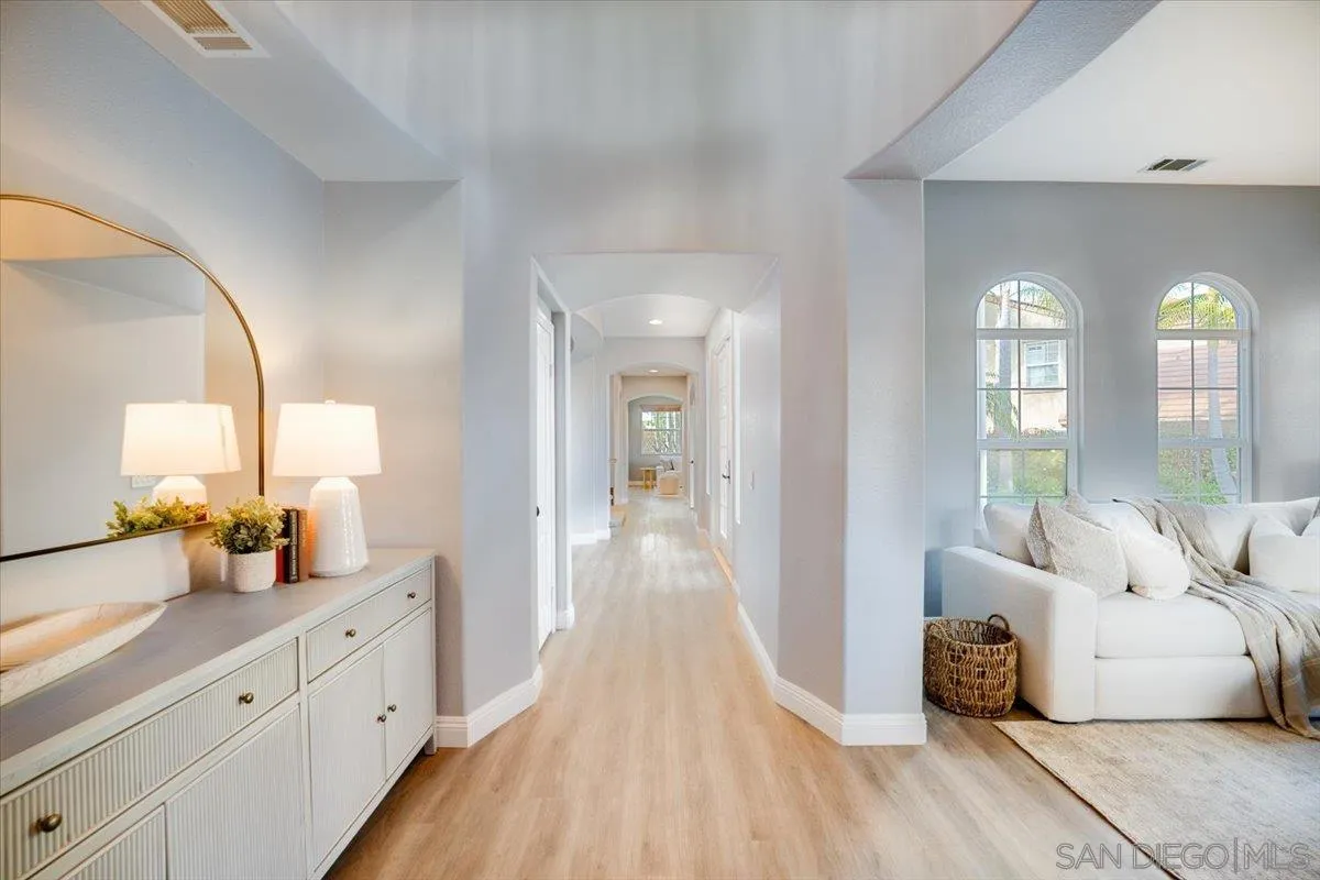 3272 Avenida La Cima