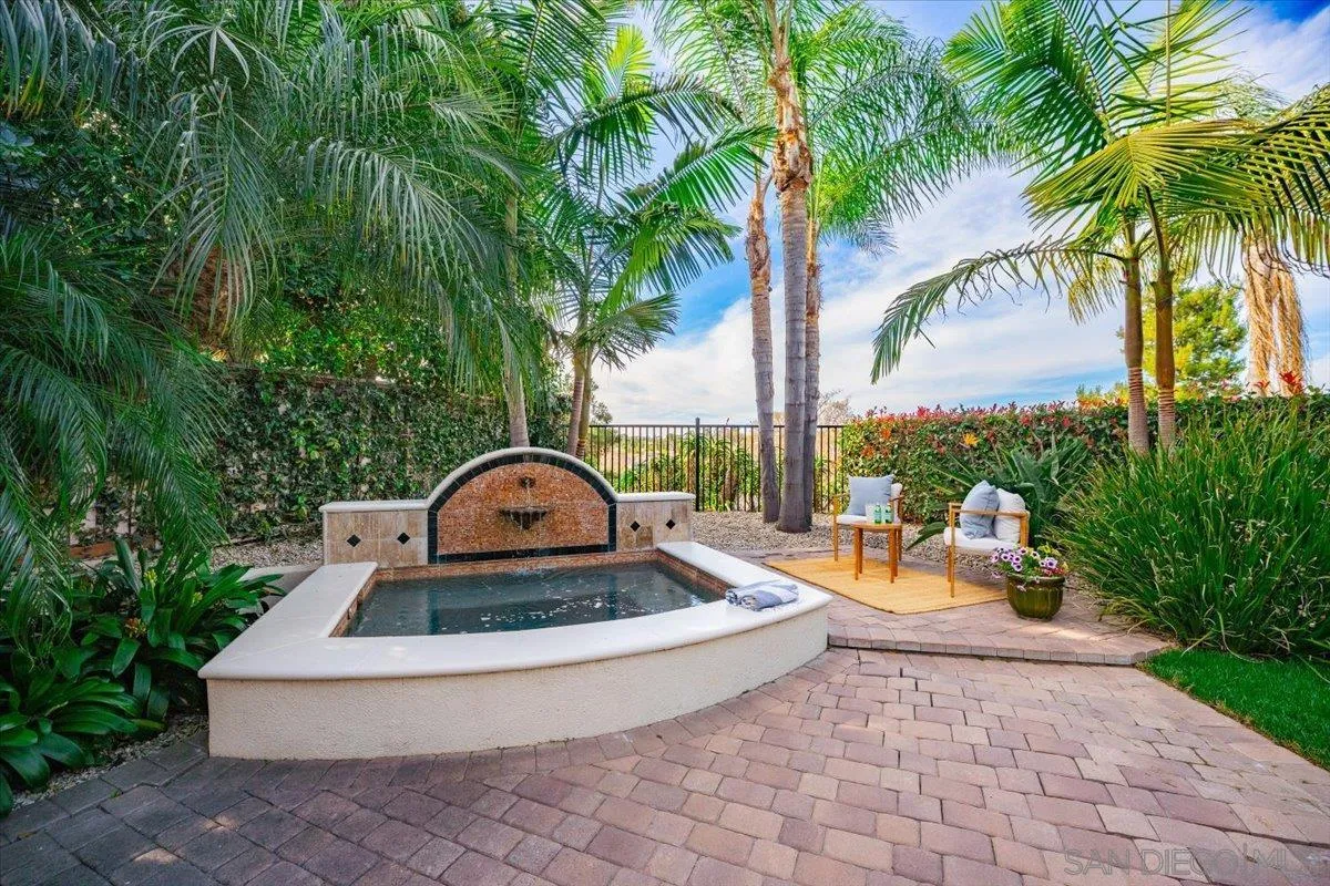 3272 Avenida La Cima