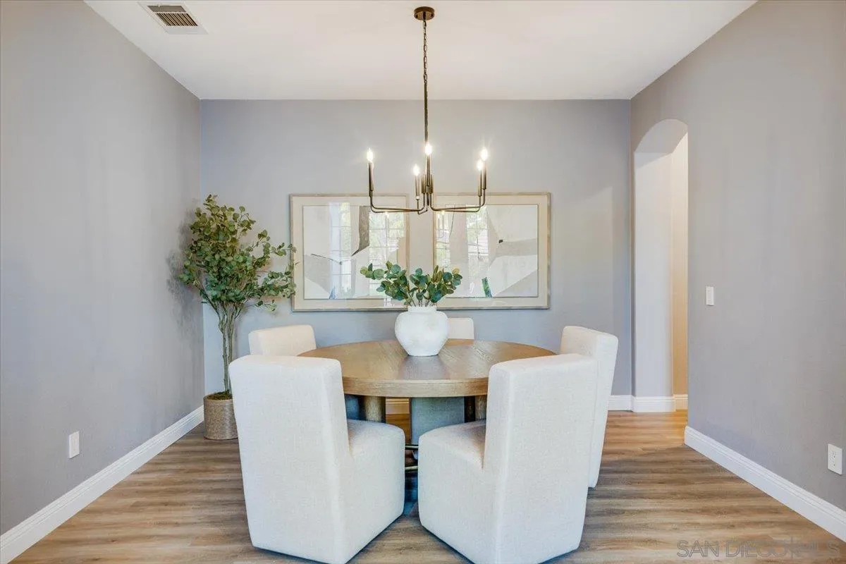 3272 Avenida La Cima