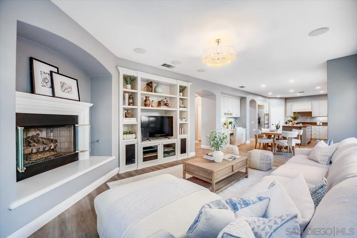 3272 Avenida La Cima