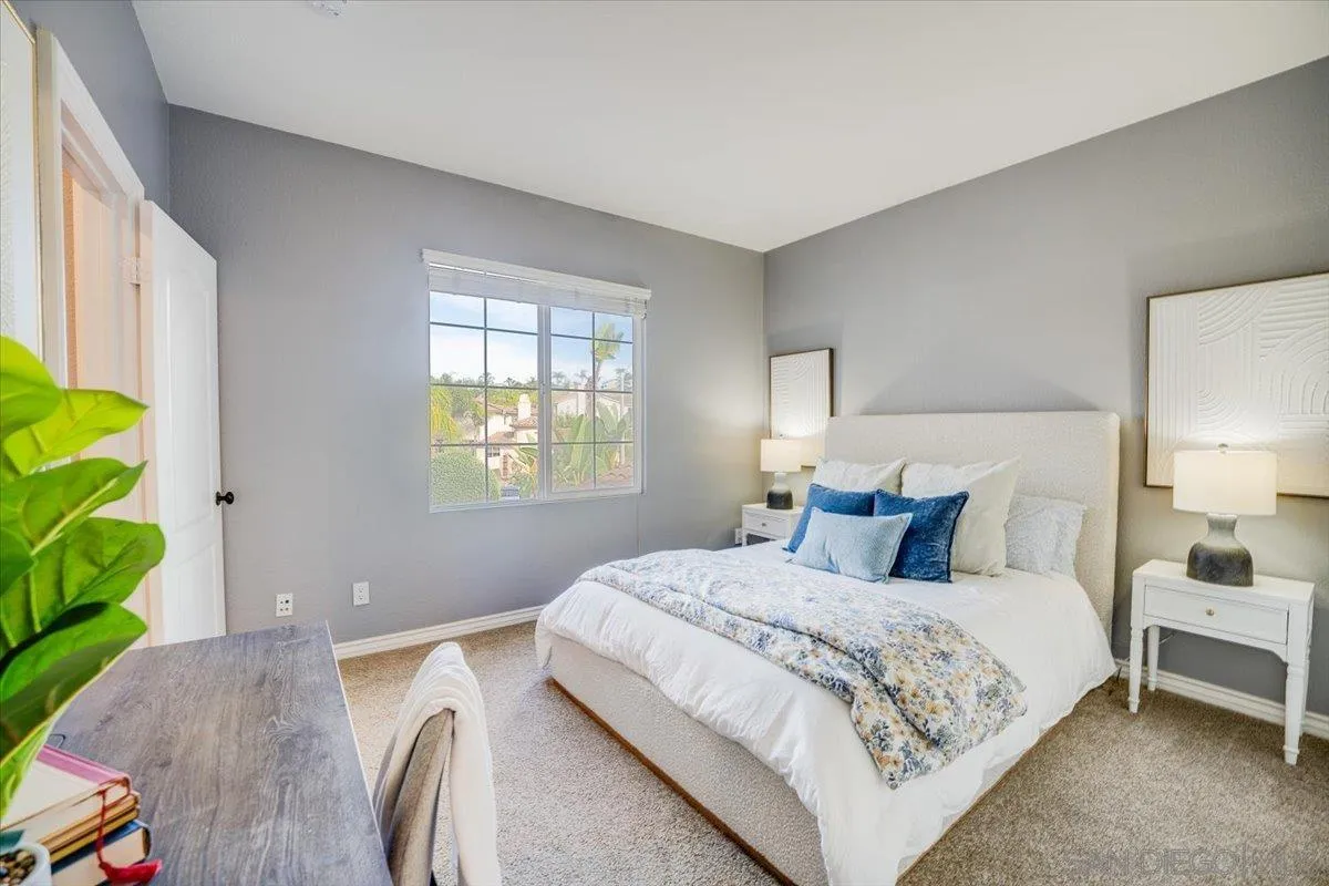 3272 Avenida La Cima