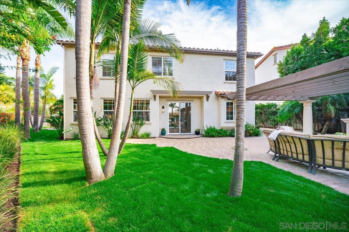 3272 Avenida La Cima