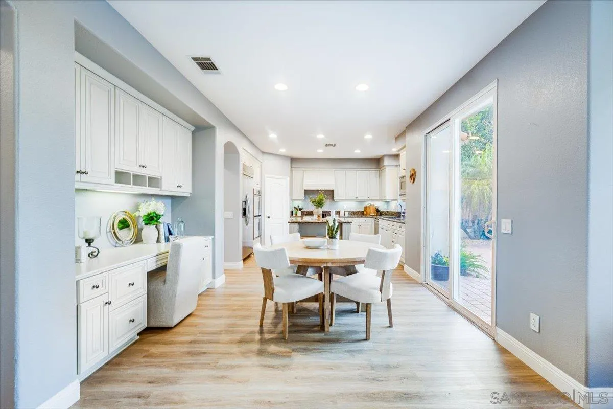 3272 Avenida La Cima