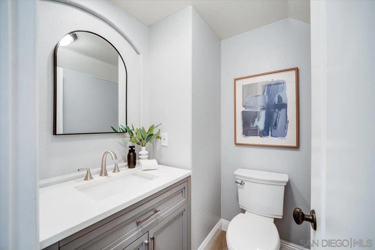 3272 Avenida La Cima