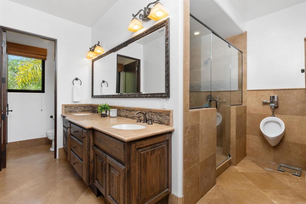 3220 Bella Collina