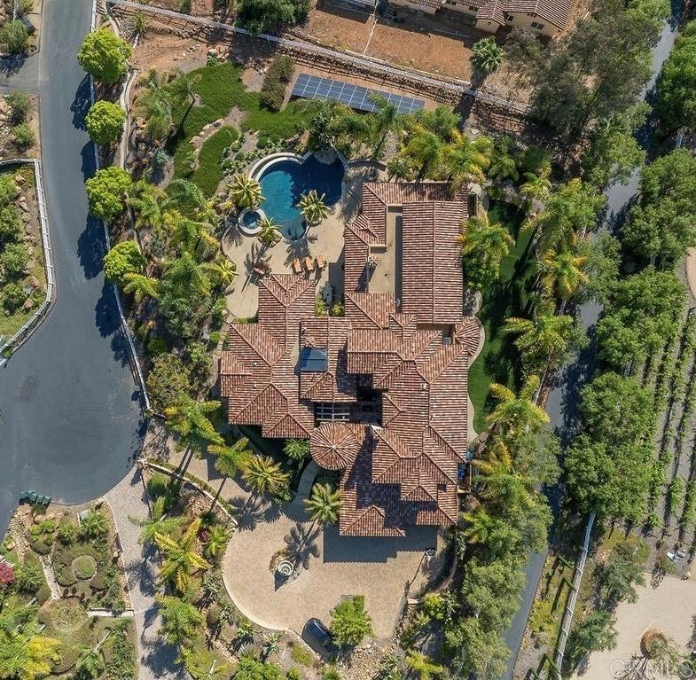3220 Bella Collina