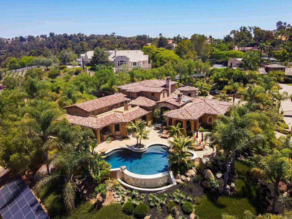 3220 Bella Collina