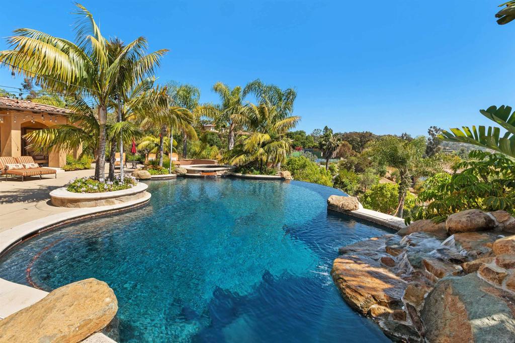 3220 Bella Collina