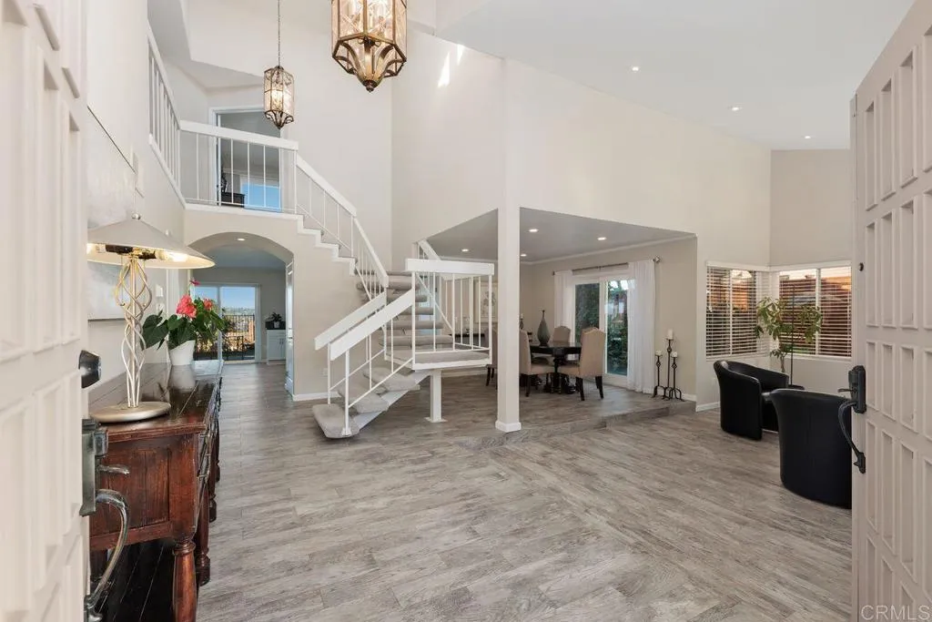 2014 Saliente Way, Carlsbad