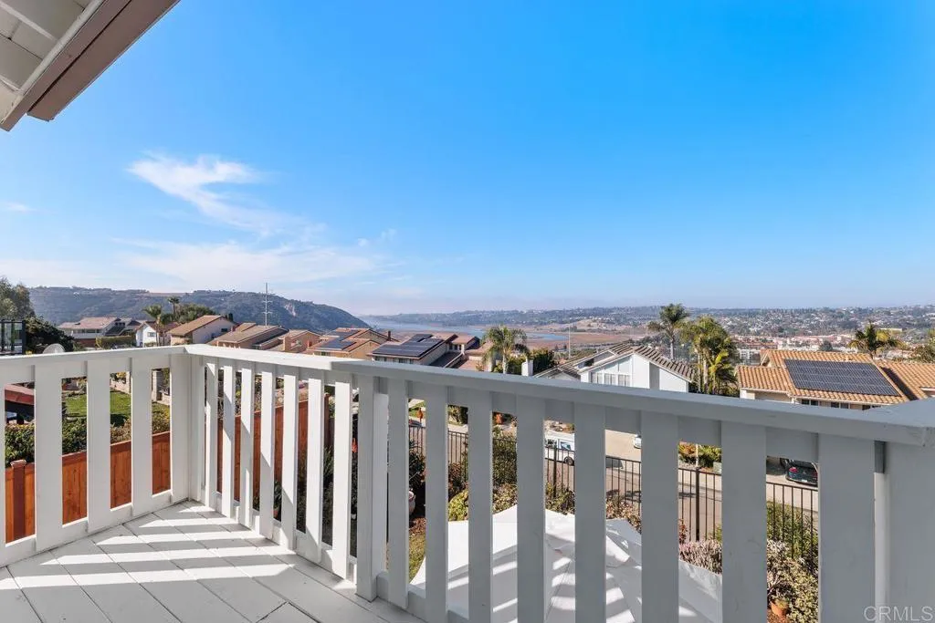 2014 Saliente Way, Carlsbad