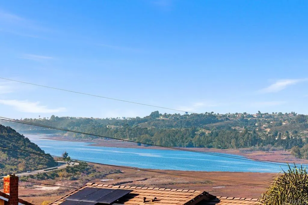 2014 Saliente Way, Carlsbad