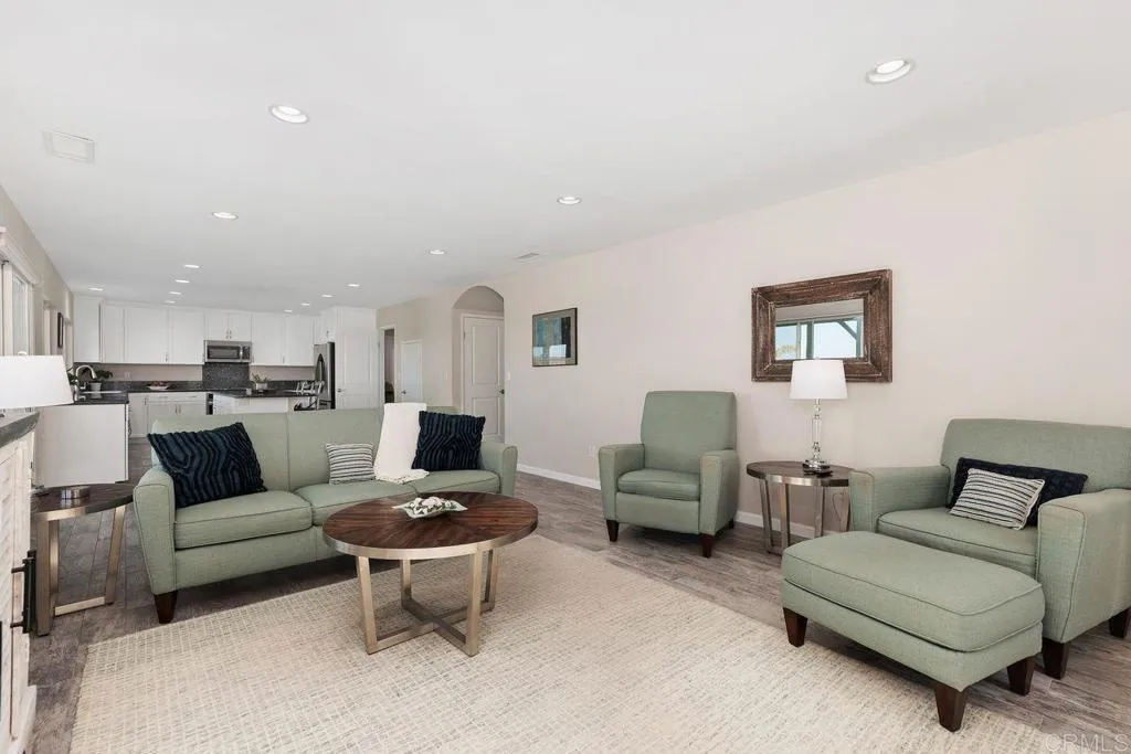 2014 Saliente Way, Carlsbad