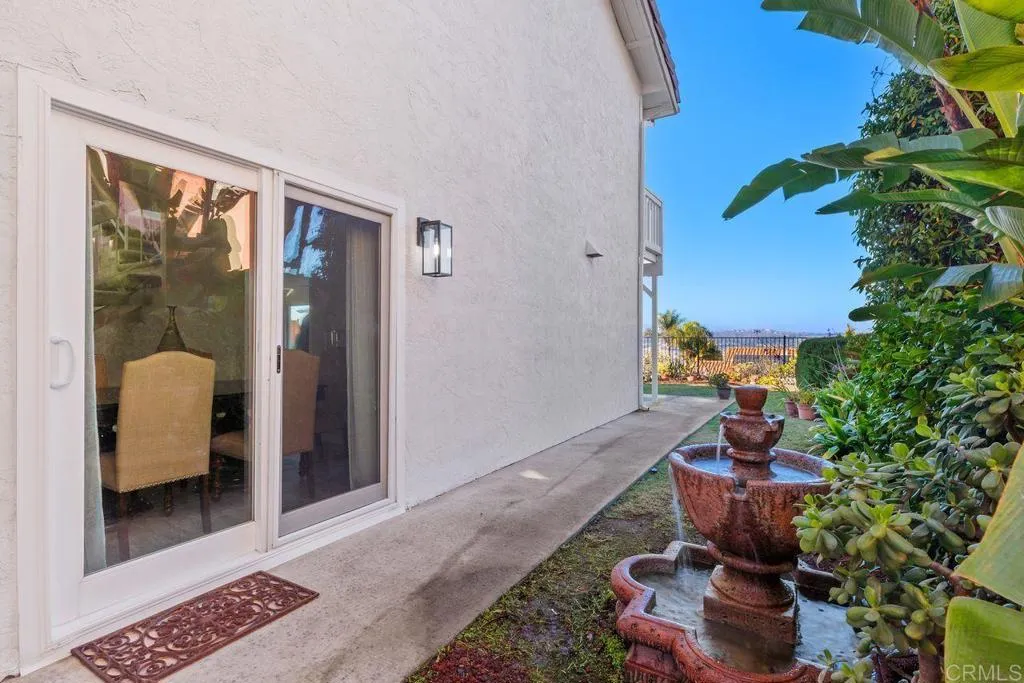 2014 Saliente Way, Carlsbad
