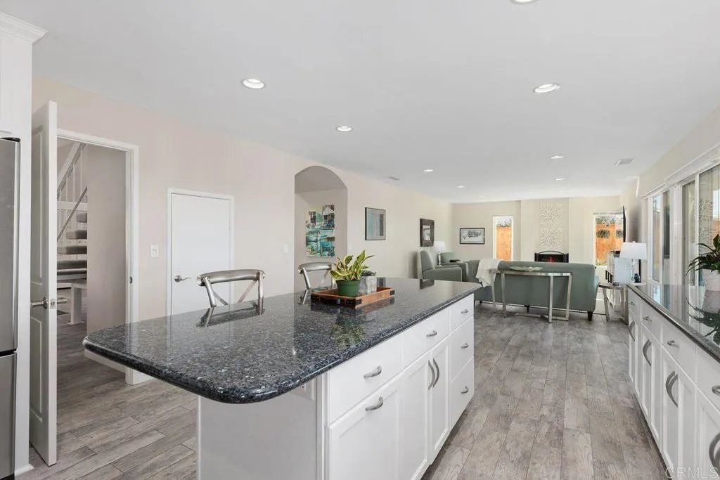 2014 Saliente Way, Carlsbad