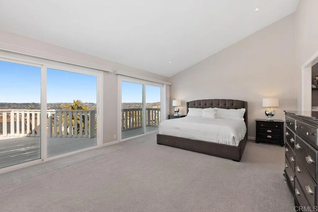 2014 Saliente Way, Carlsbad