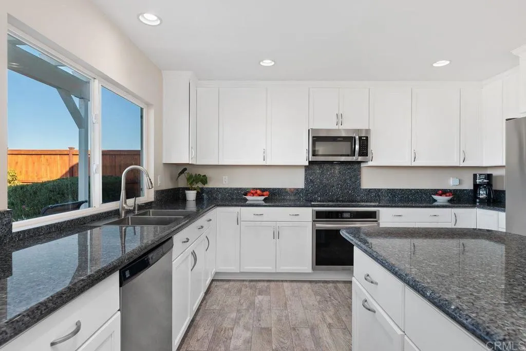 2014 Saliente Way, Carlsbad