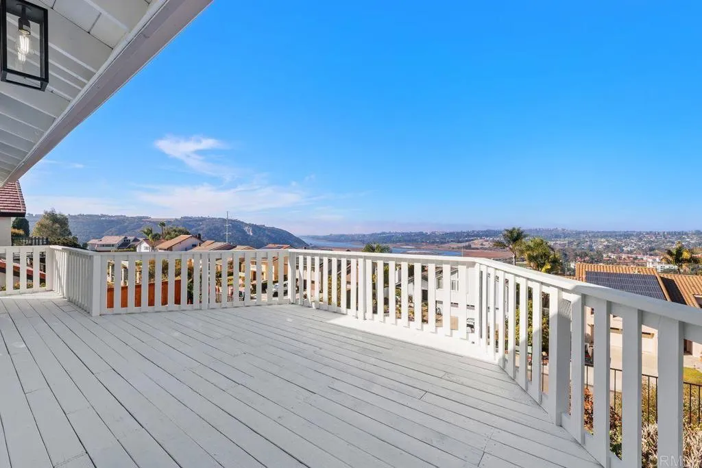 2014 Saliente Way, Carlsbad