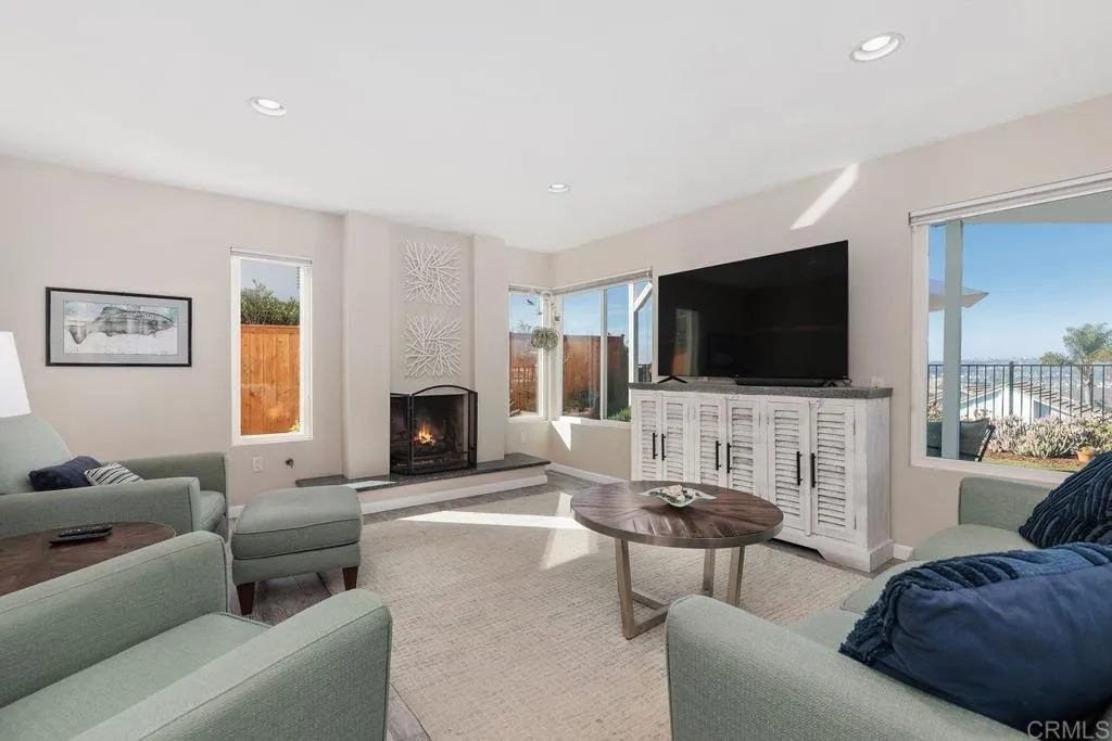 2014 Saliente Way, Carlsbad