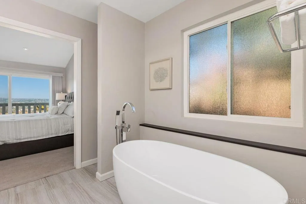 2014 Saliente Way, Carlsbad