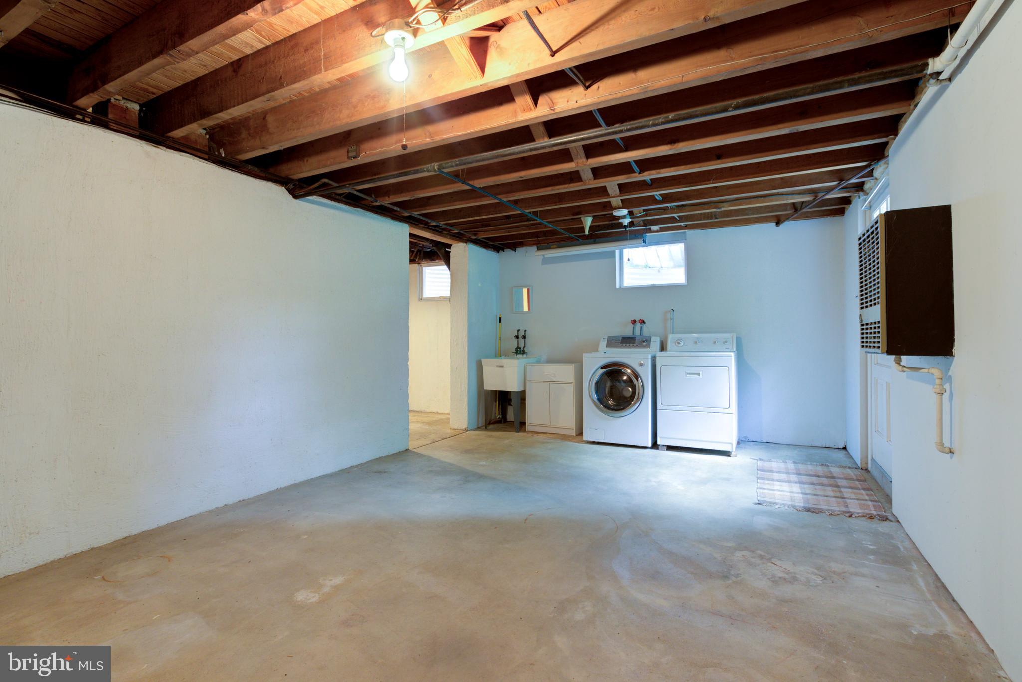 1455 GLENBROOK LANE