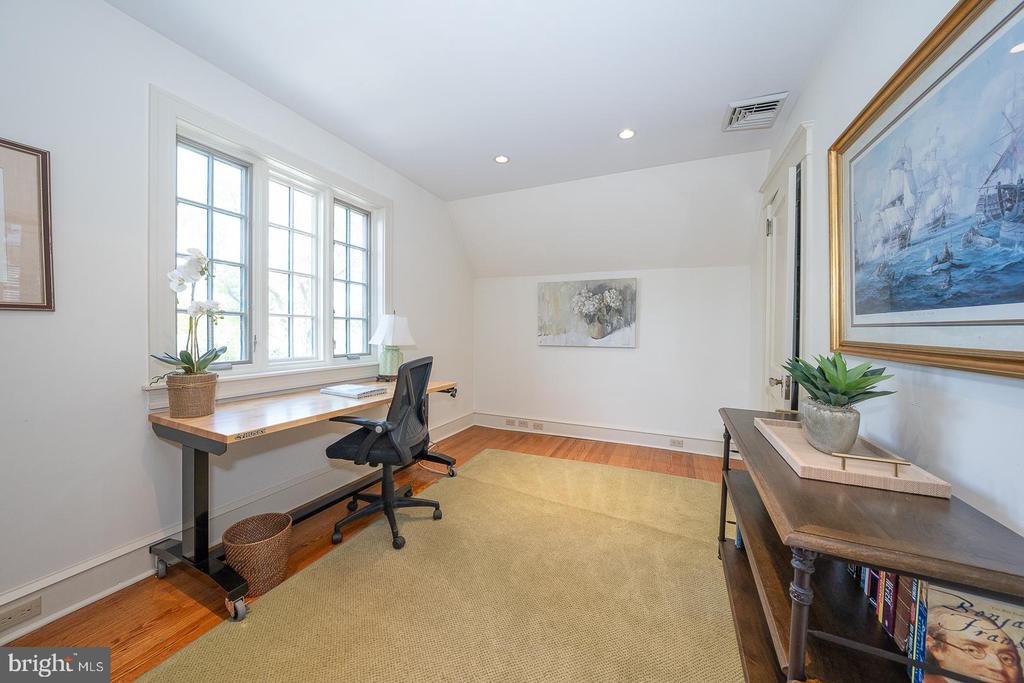 30 DEEPDALE ROAD