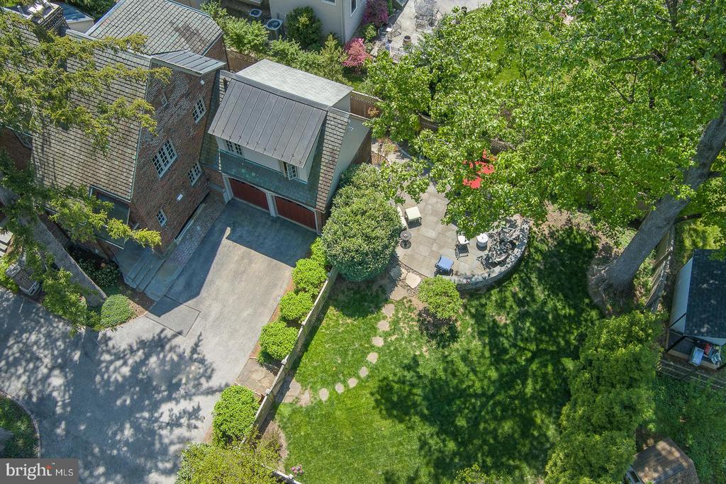 30 DEEPDALE ROAD