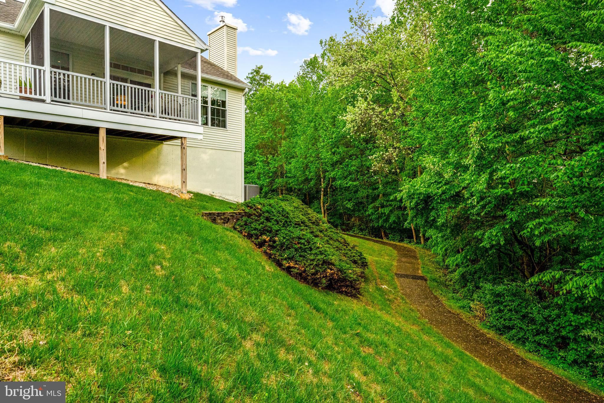 1005 N PHIPPS WOODS COURT