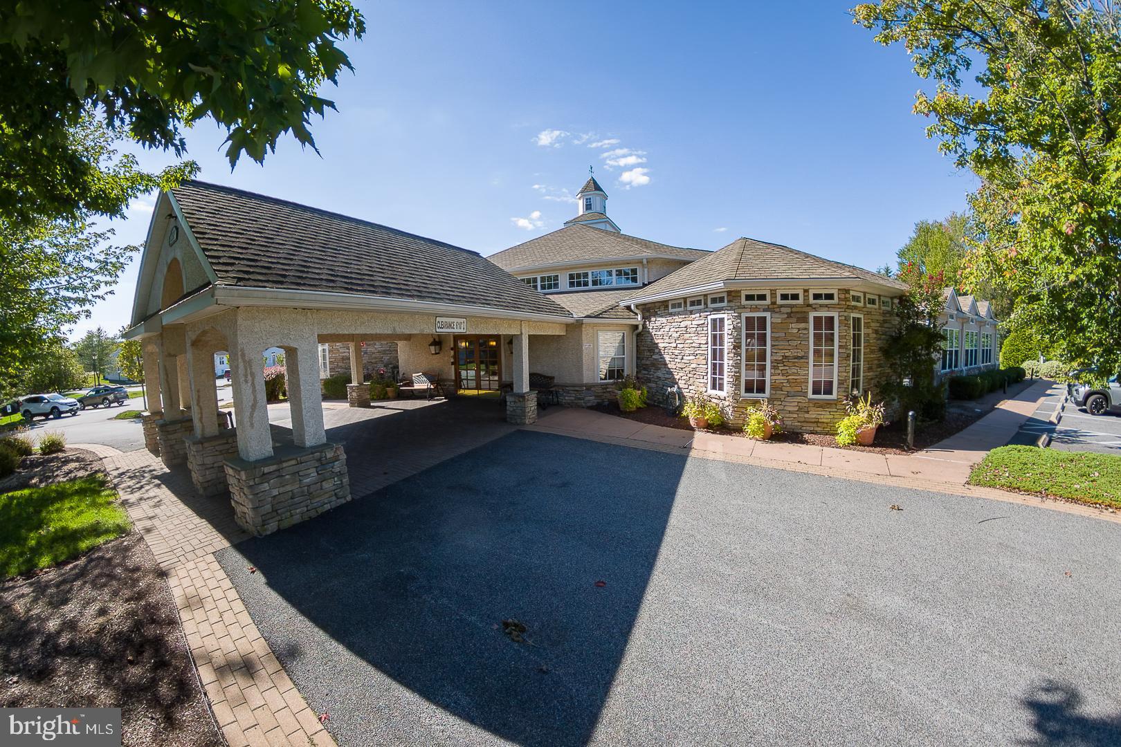 208 N SILVER FOX DRIVE