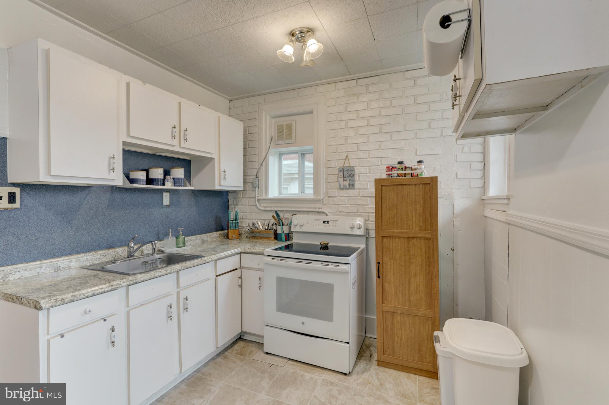325 W WOOD STREET