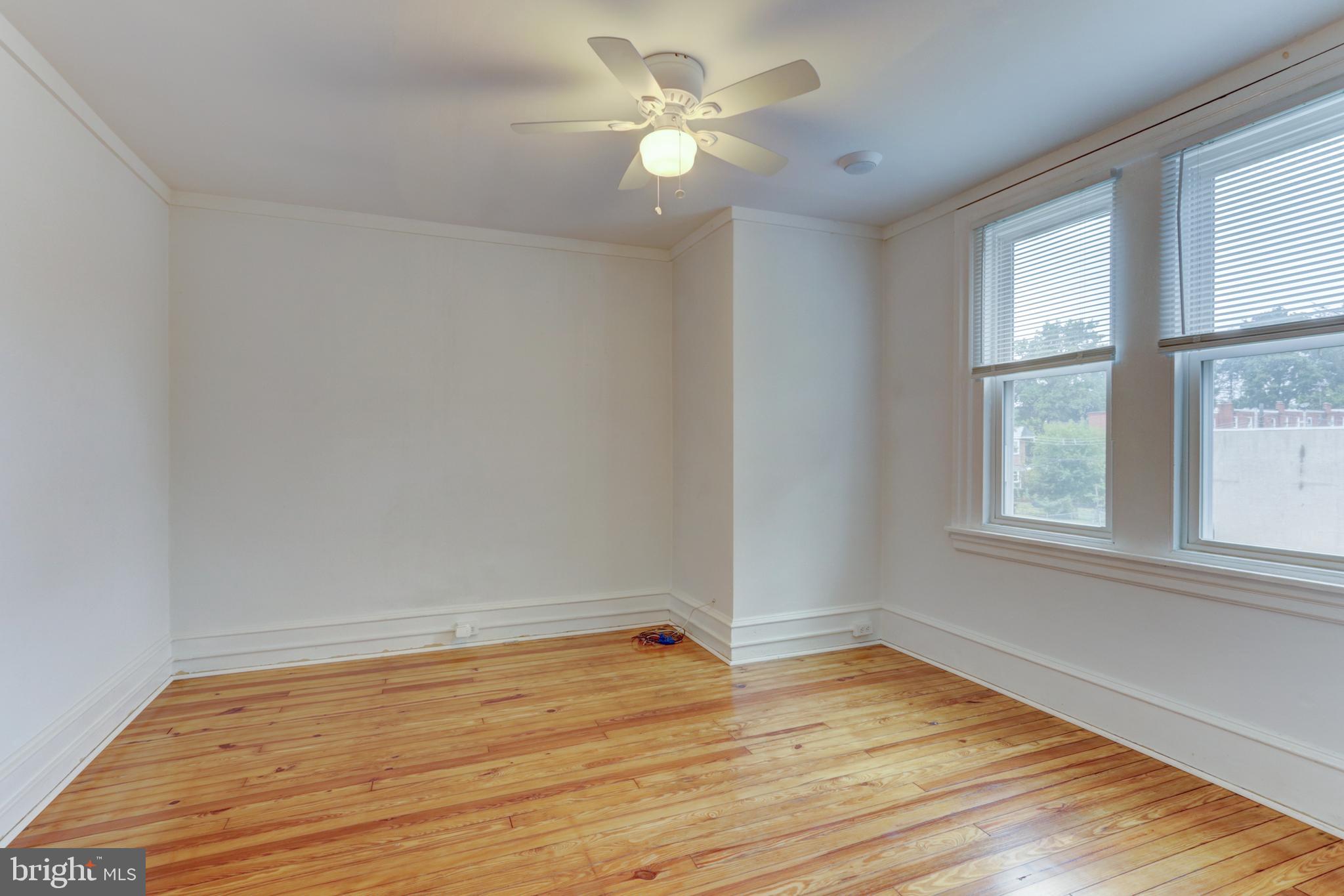 325 W WOOD STREET