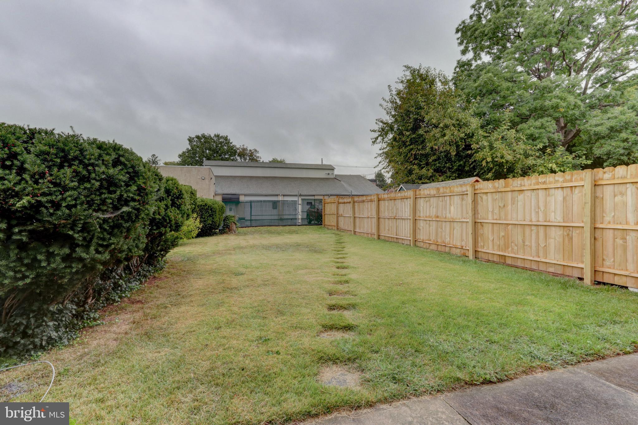 325 W WOOD STREET