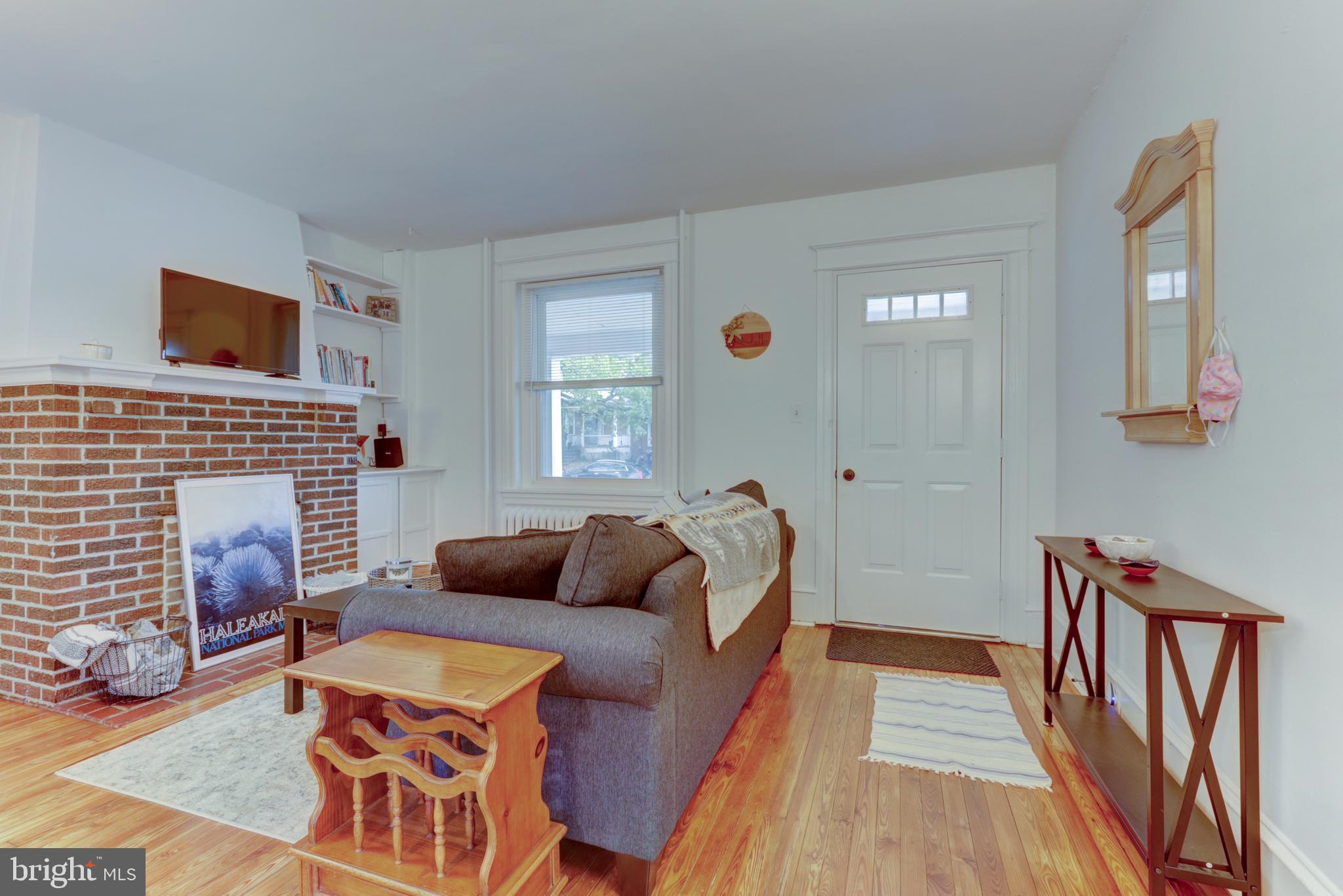 325 W WOOD STREET