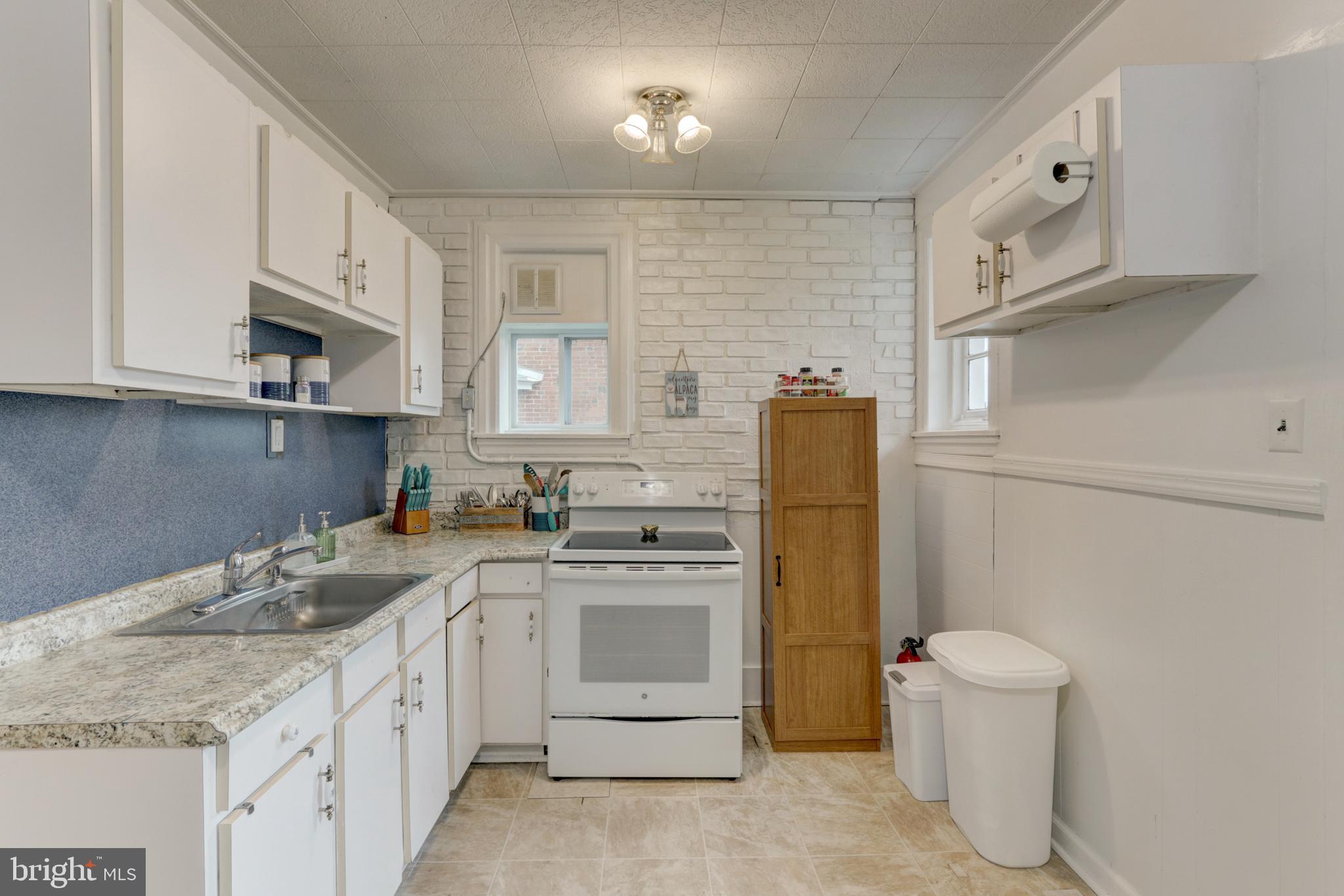 325 W WOOD STREET