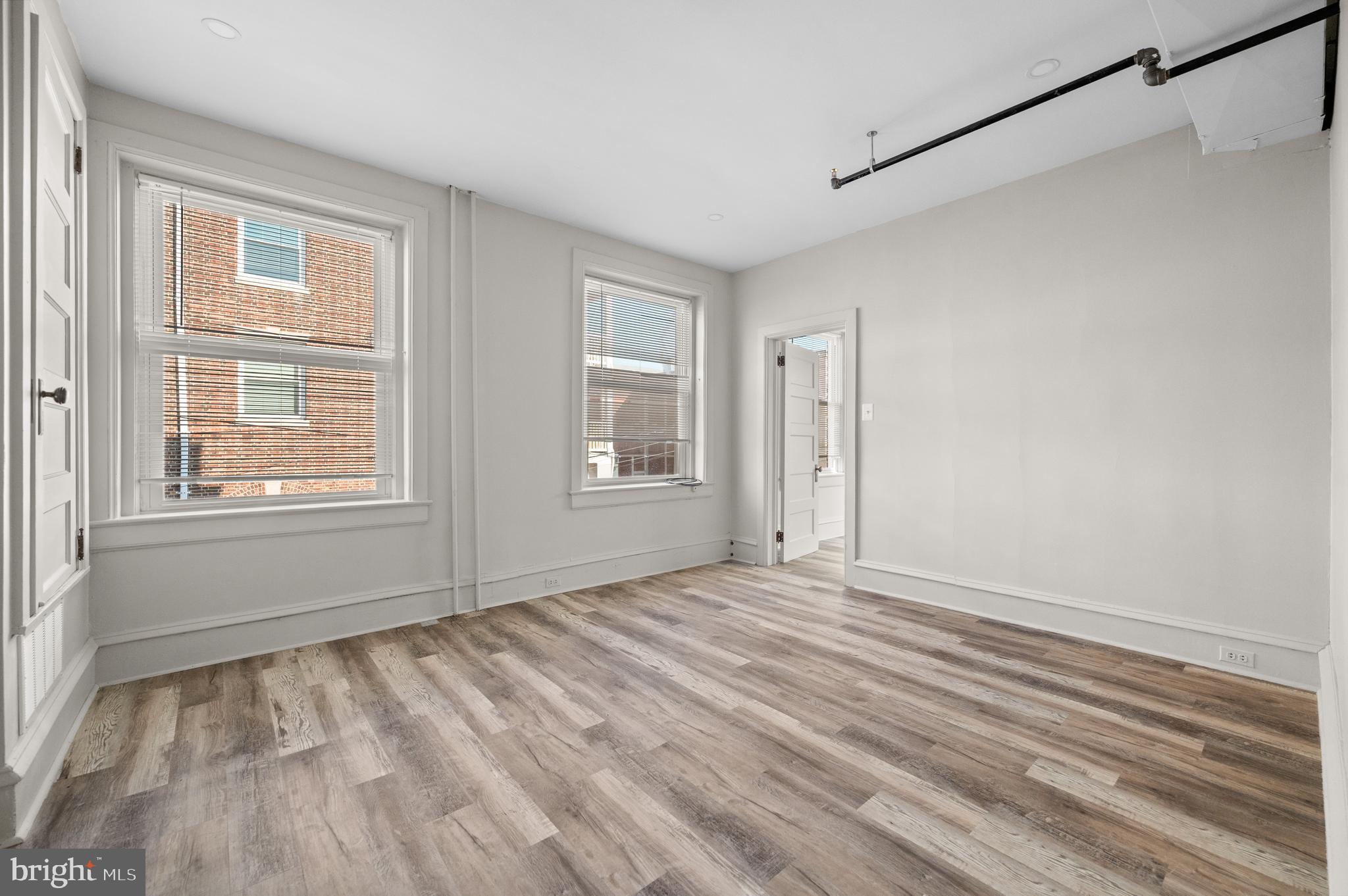 834 W LANCASTER AVENUE 2R