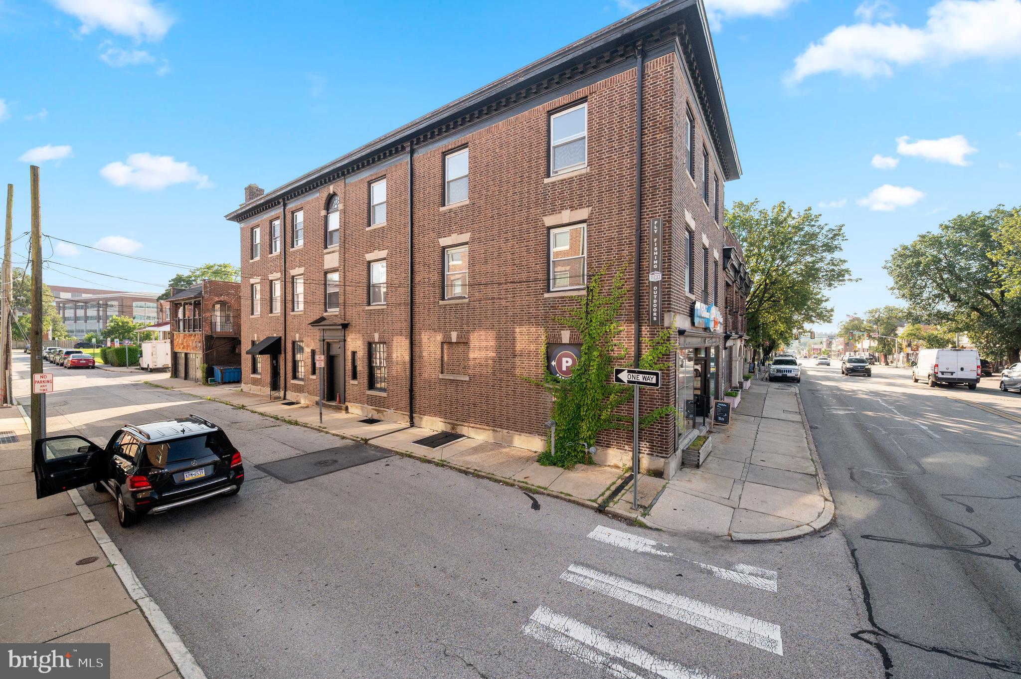 834 W LANCASTER AVENUE 2R