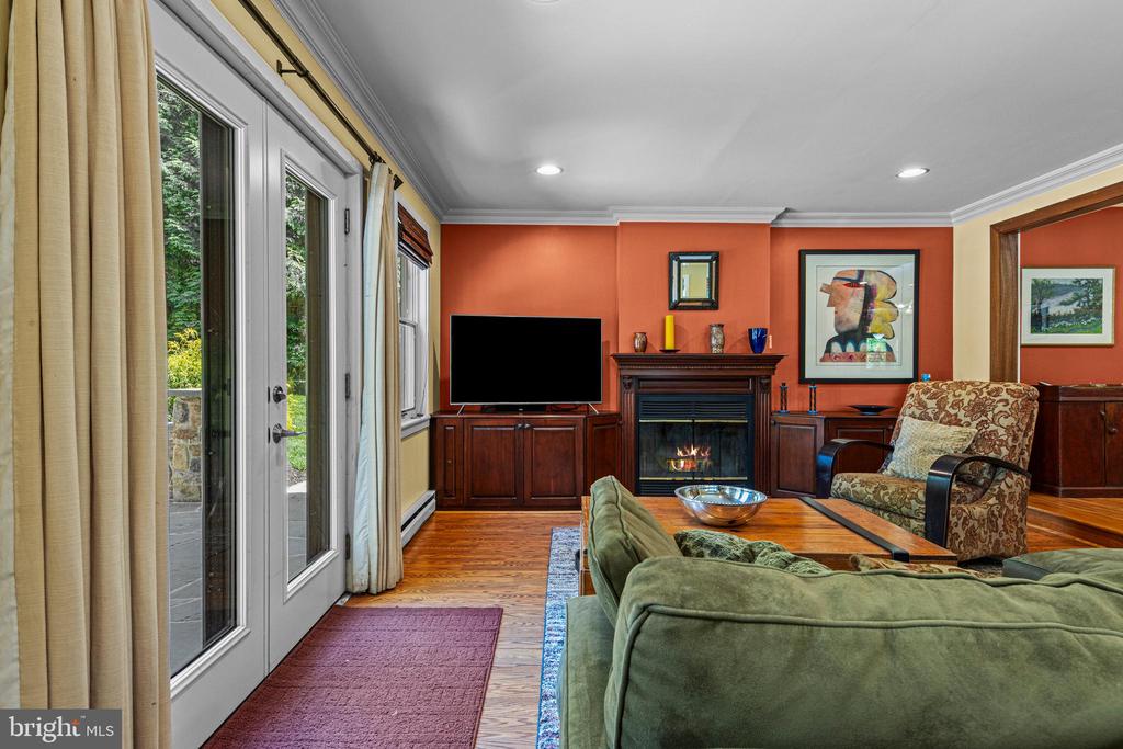 231 W VALLEY ROAD