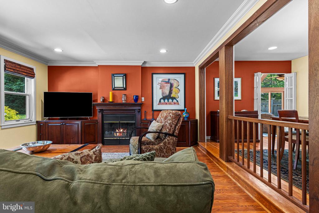 231 W VALLEY ROAD