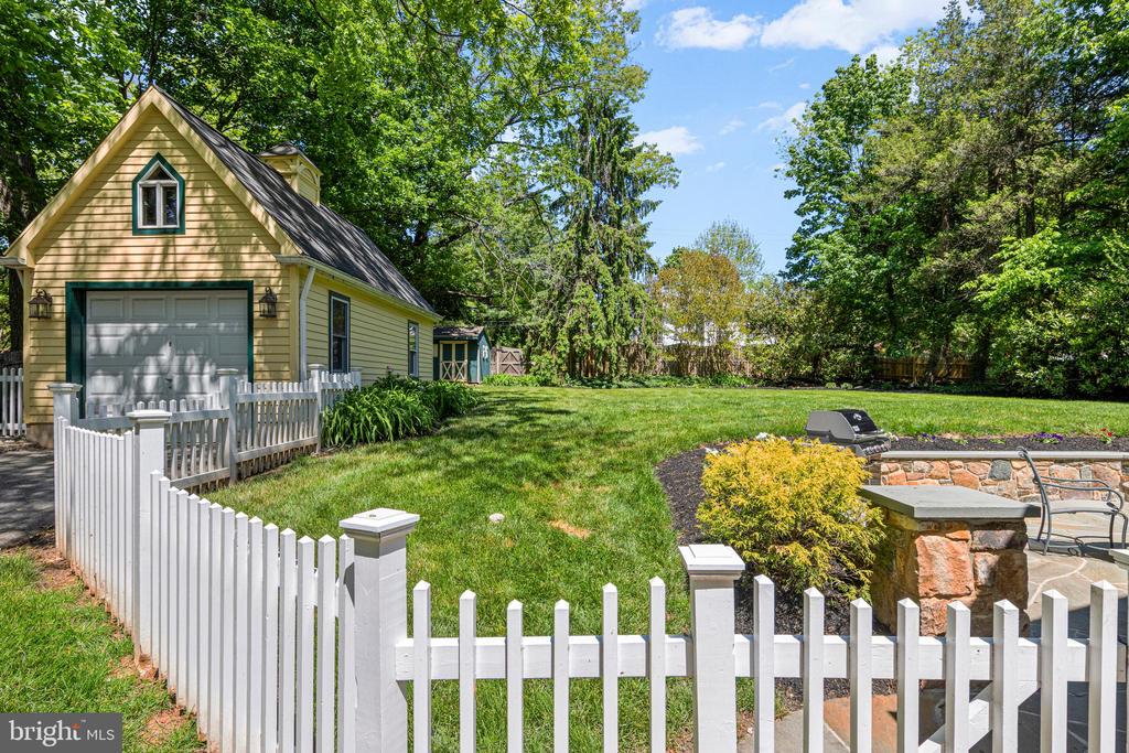 231 W VALLEY ROAD