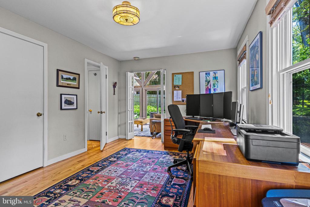 231 W VALLEY ROAD
