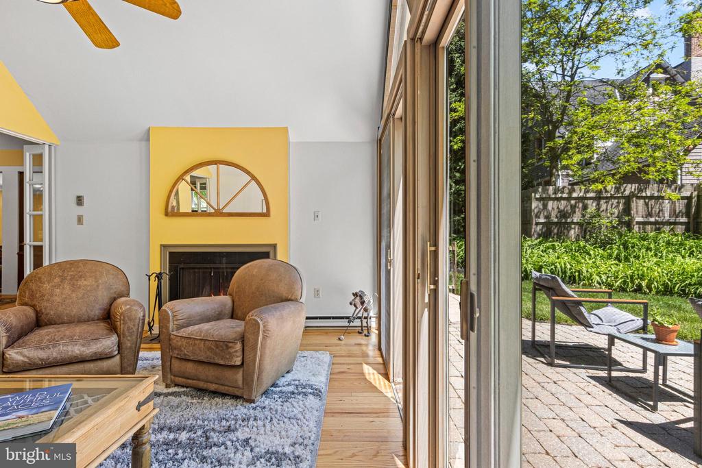 231 W VALLEY ROAD