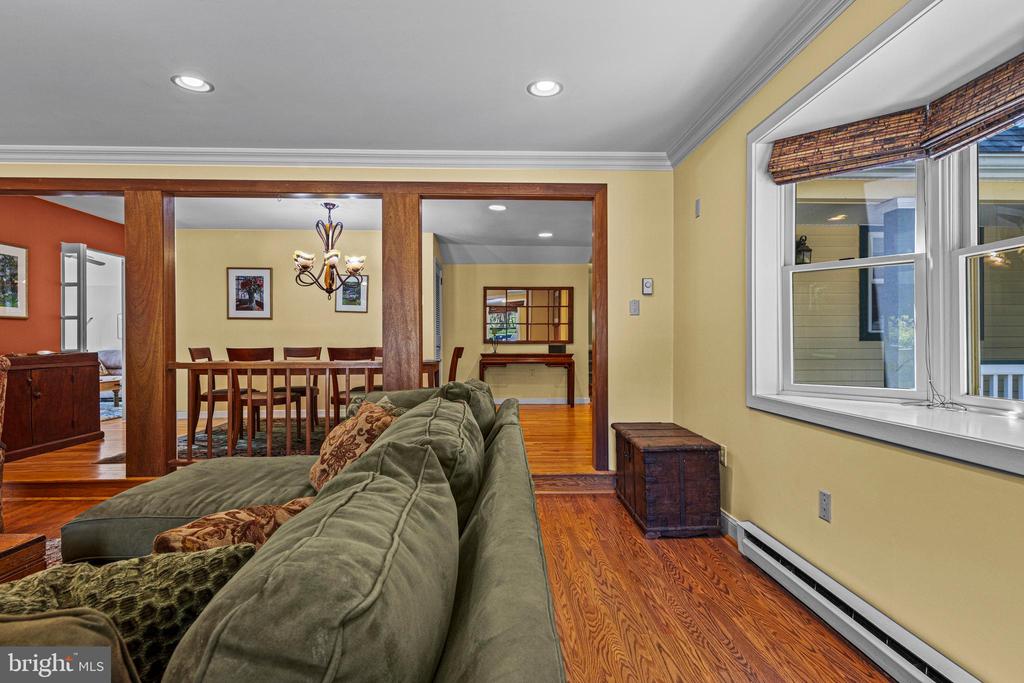 231 W VALLEY ROAD