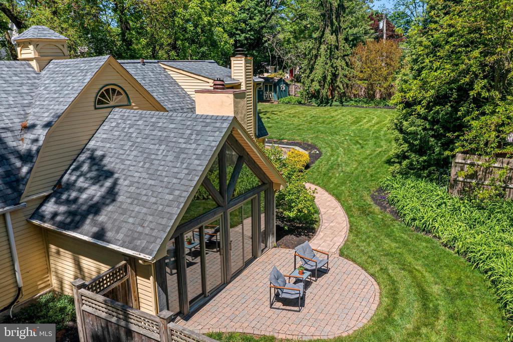 231 W VALLEY ROAD